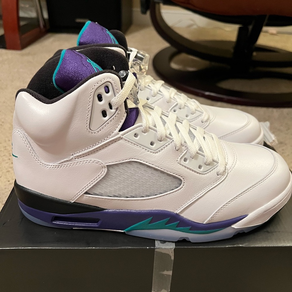 Brand New Jordan 5 Retro (2025) Grape 
Deadstock (DS) - Picture 5 of 10